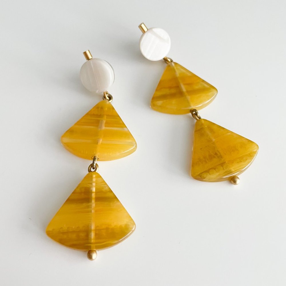 Madewell Resin Triangle Drop Earrings (Yellow) - Picture 2 of 3